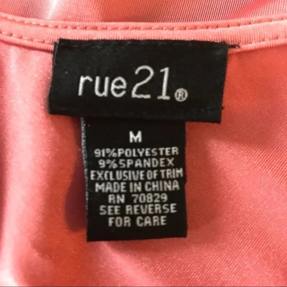 𝅺RUE 21 Top - Picture 6 of 7